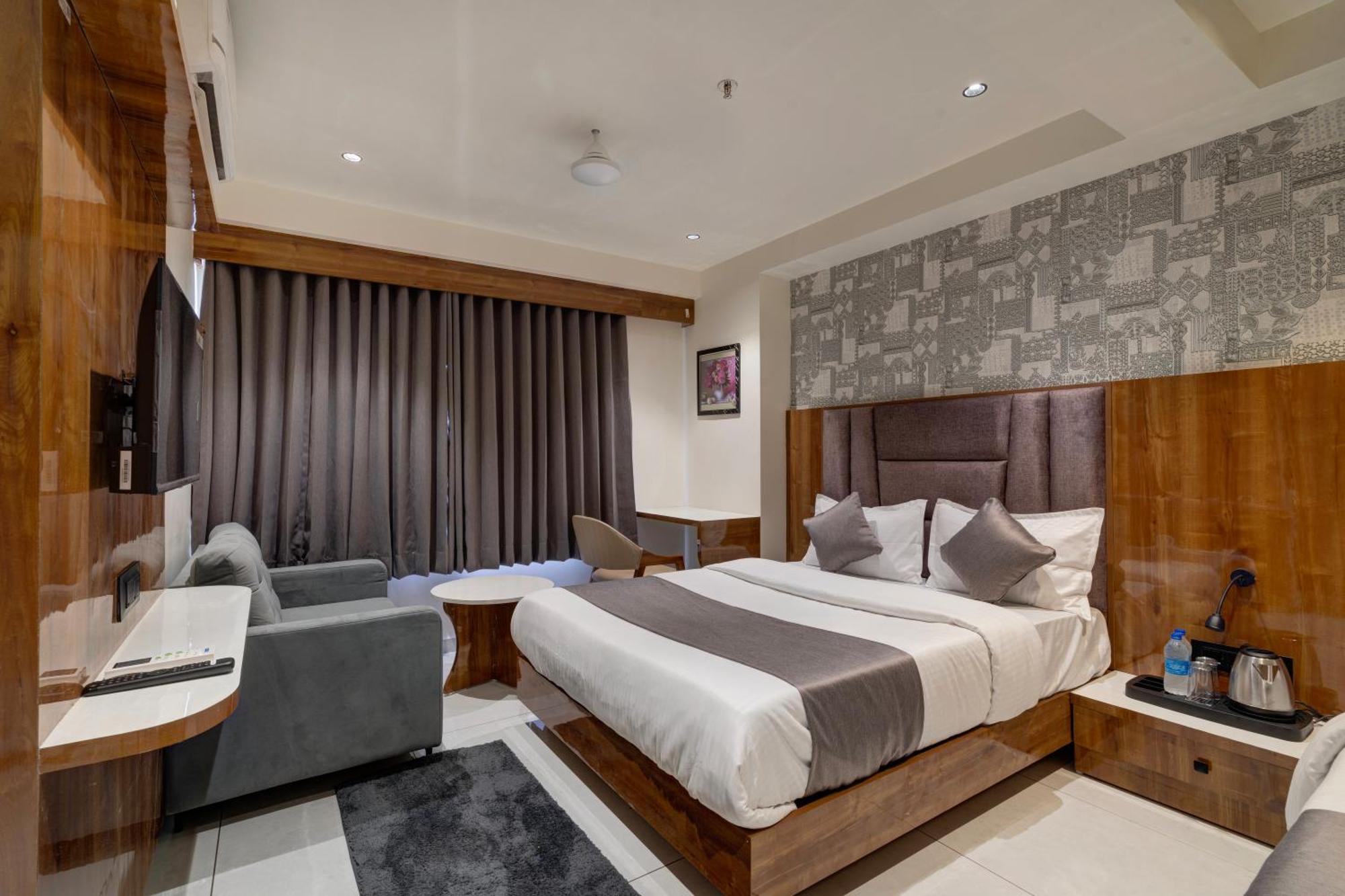 Hotel Shrimad Villa Gandhinagar Exterior photo